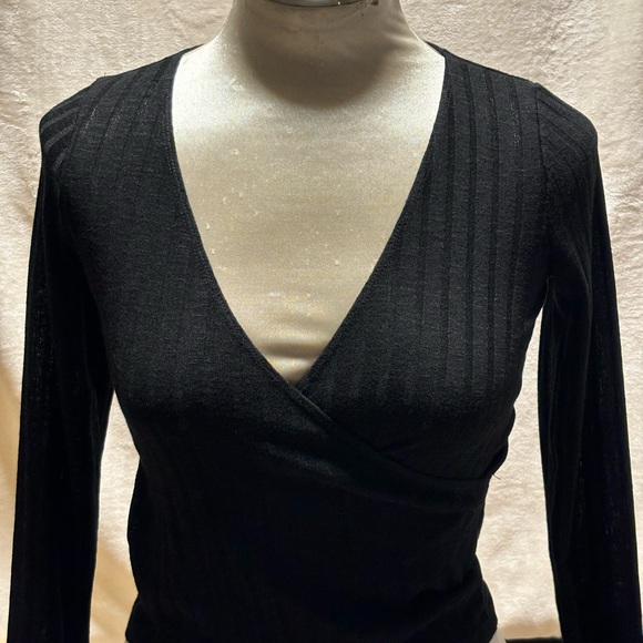 Hollister long sleeve crop top with thumb holes - Picture 5 of 6